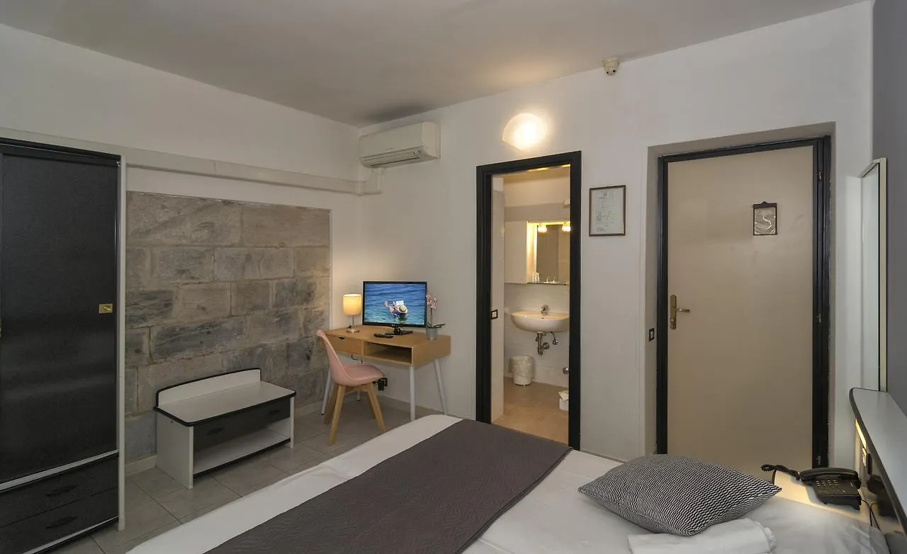 **  Hotel Amalfitana Pisa Italien