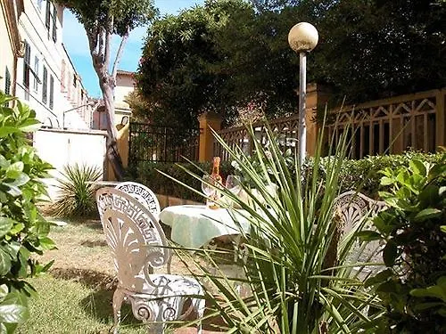 Hotel Amalfitana Pisa 2*,
