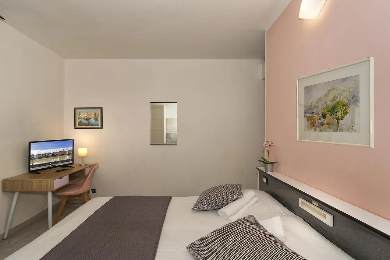 Hotel Amalfitana Pisa 2*,